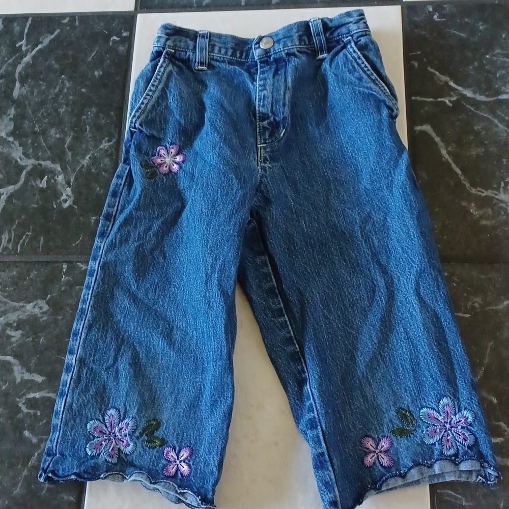 Oshkosh embroidered crop jeans sz 6, blue & purple flowers